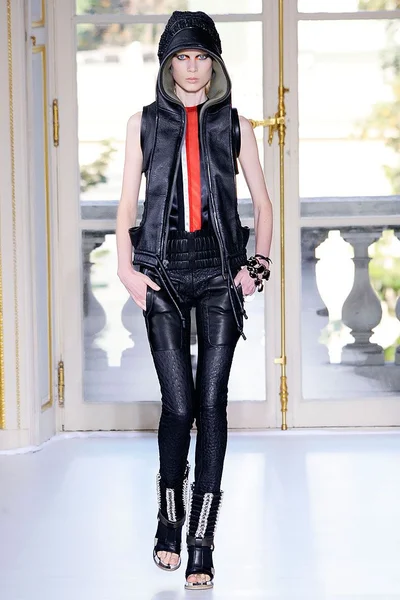 Look 2